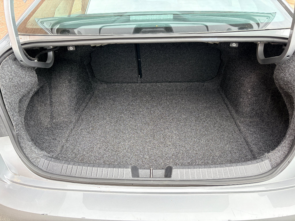 Used 2024 Volkswagen Jetta SE FWD image 27