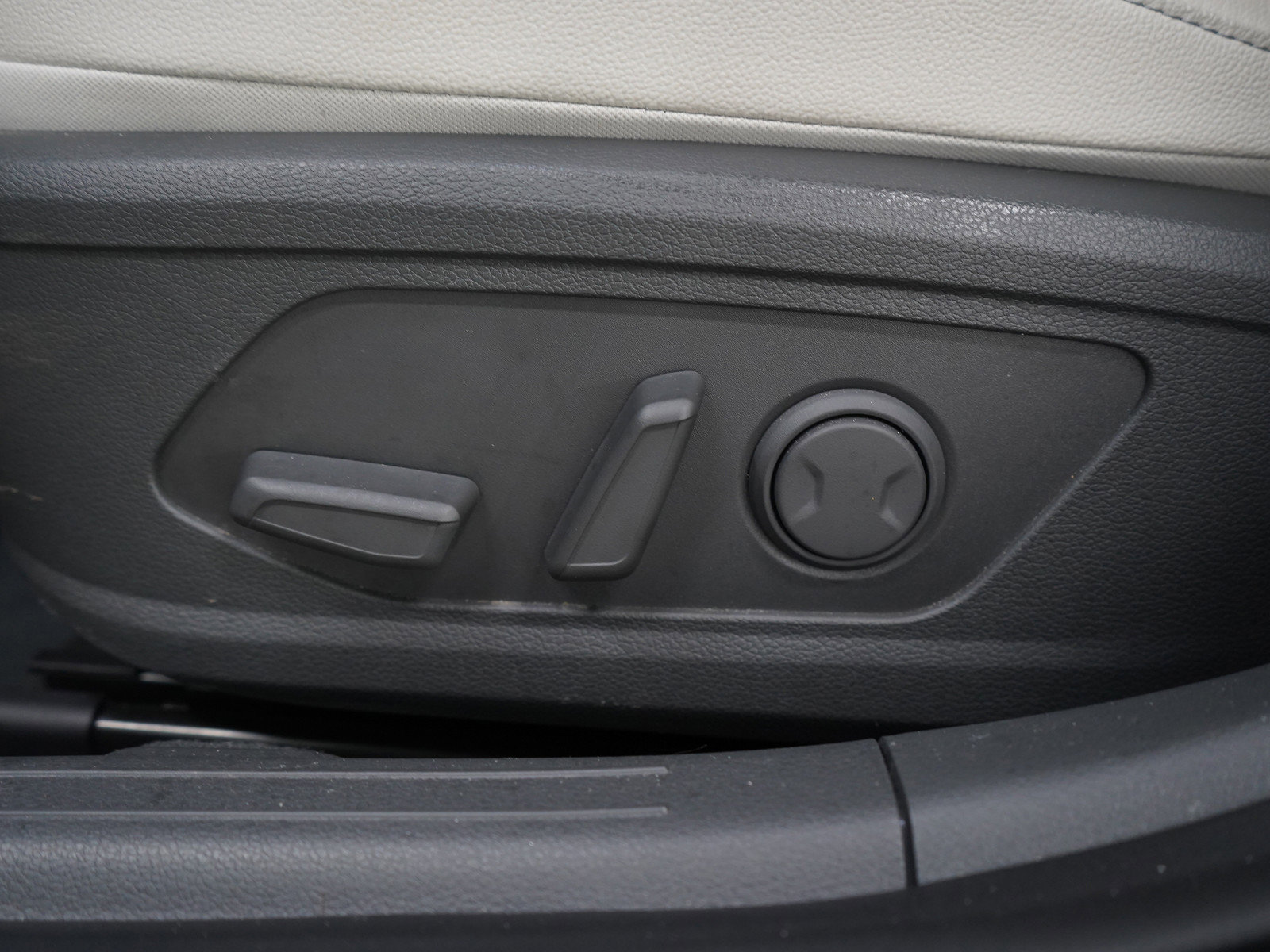 Used 2023 Hyundai Sonata Limited w/ Preferred Accessory Package image 24