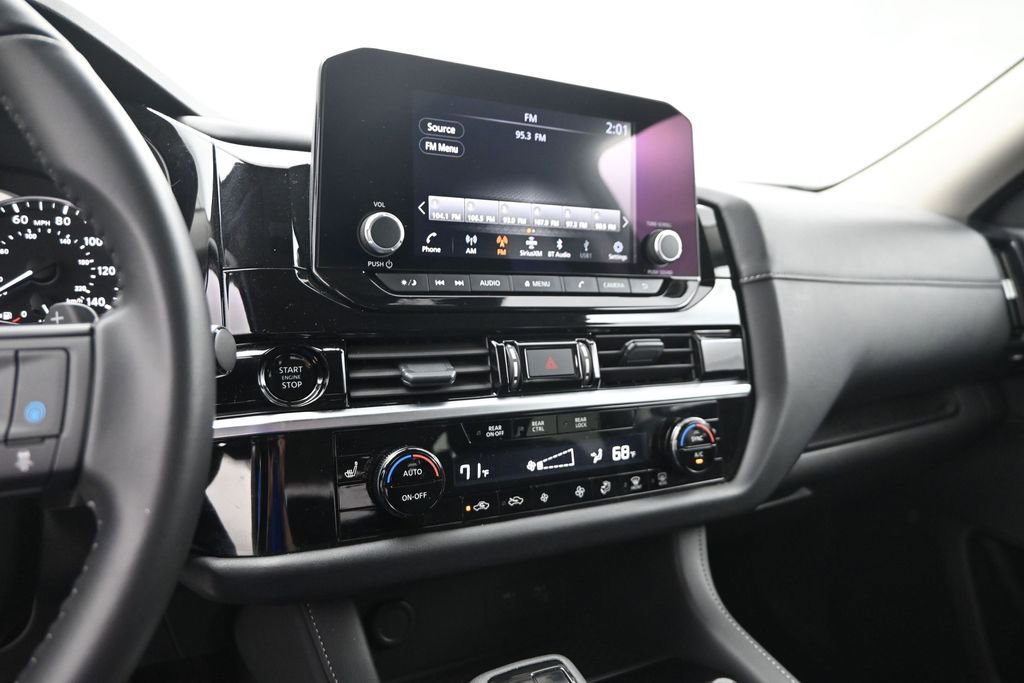Used 2025 Nissan Pathfinder SV AWD/4WD image 21