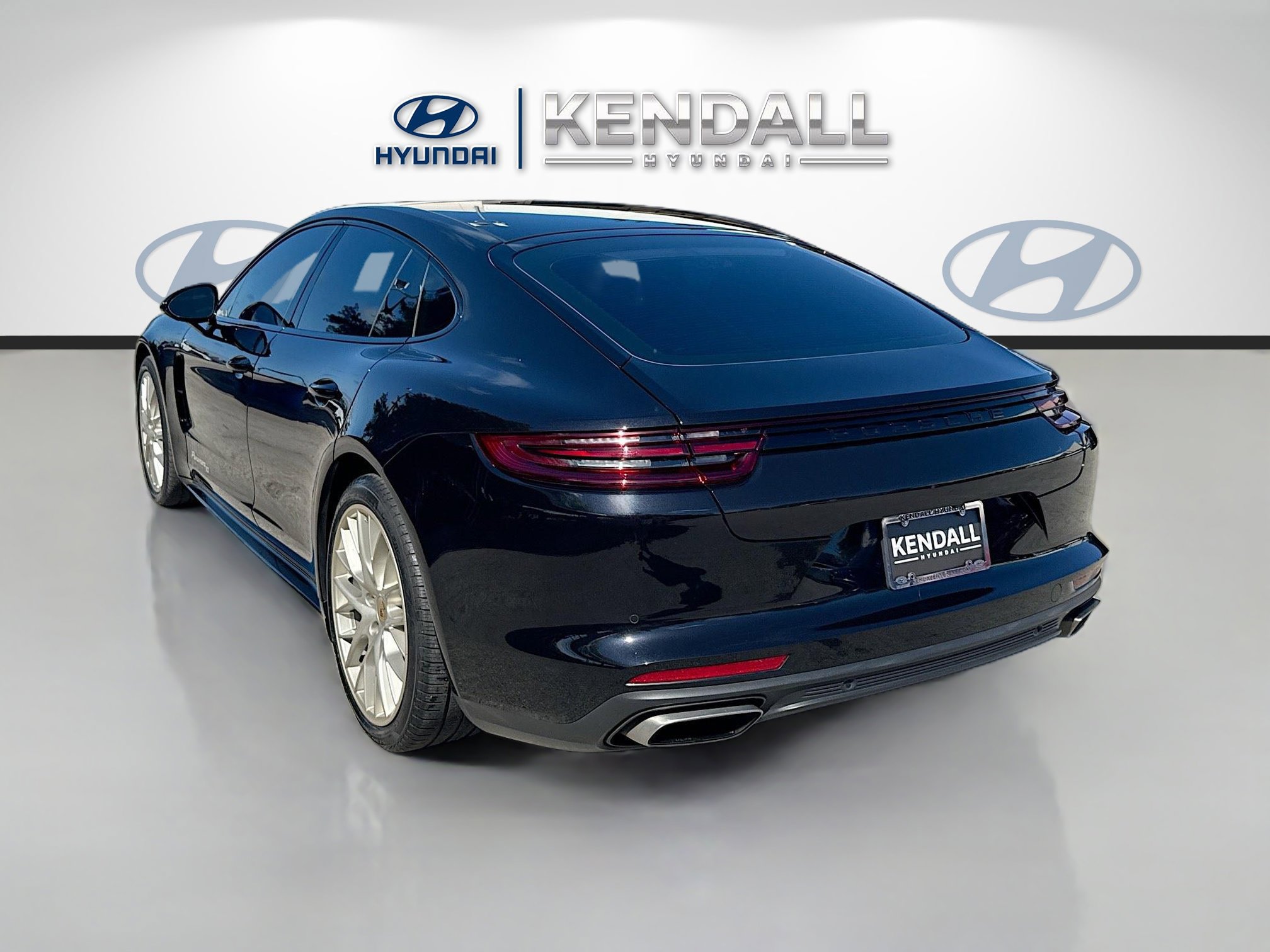 Used 2020 Porsche Panamera 4 image 4