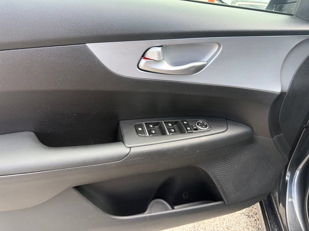 Used 2024 Kia Forte LXS FWD image 5