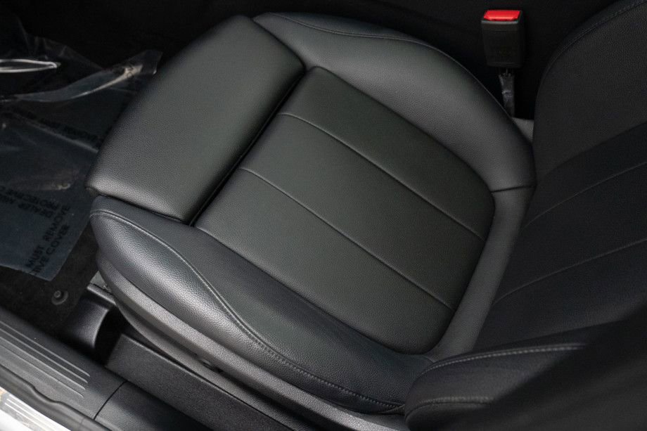 Used 2021 Mercedes-Benz GLB 250 4MATIC w/ Premium Package image 16