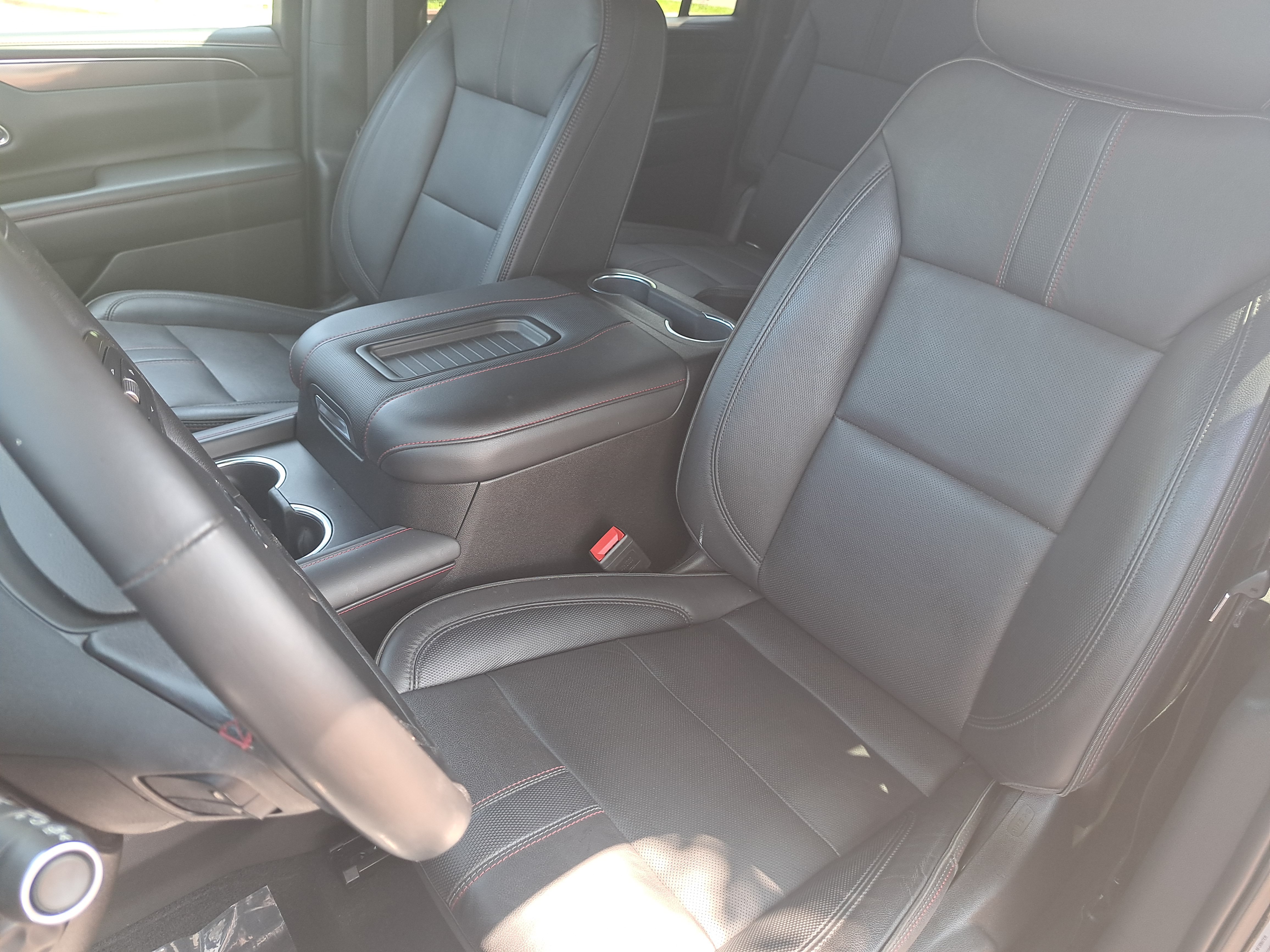 Used 2021 Chevrolet Suburban RST w/ Luxury Package AWD/4WD image 17