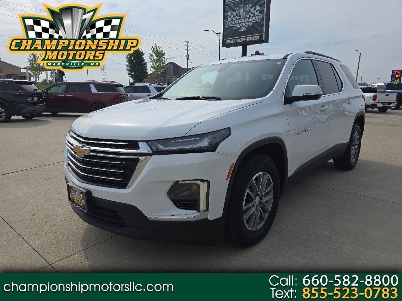 Used 2023 Chevrolet Traverse LT FWD image 1