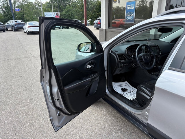 Used 2019 Jeep Cherokee Trailhawk w/ Comfort/Convenience Group AWD/4WD image 8
