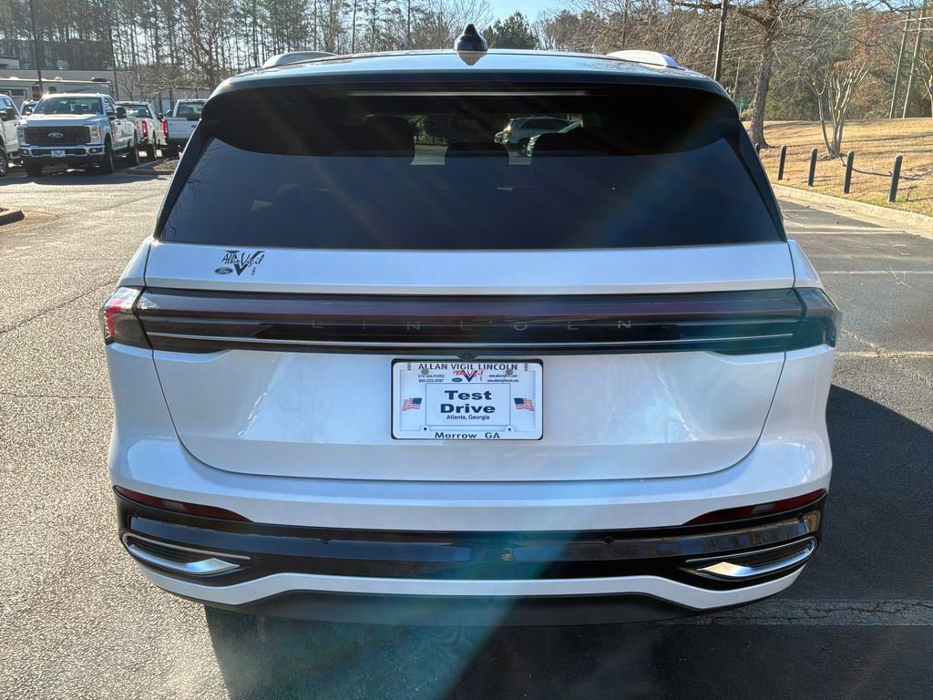 Used 2025 Lincoln Nautilus Reserve image 6