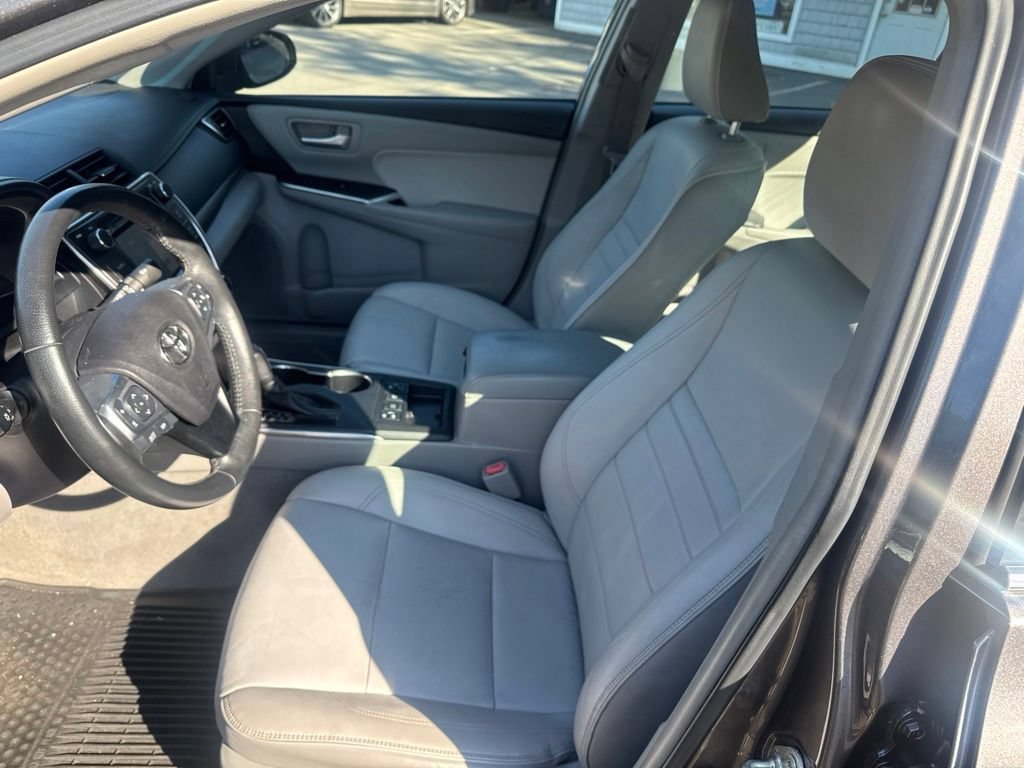 Used 2015 Toyota Camry XLE w/ Moonroof Package FWD image 25