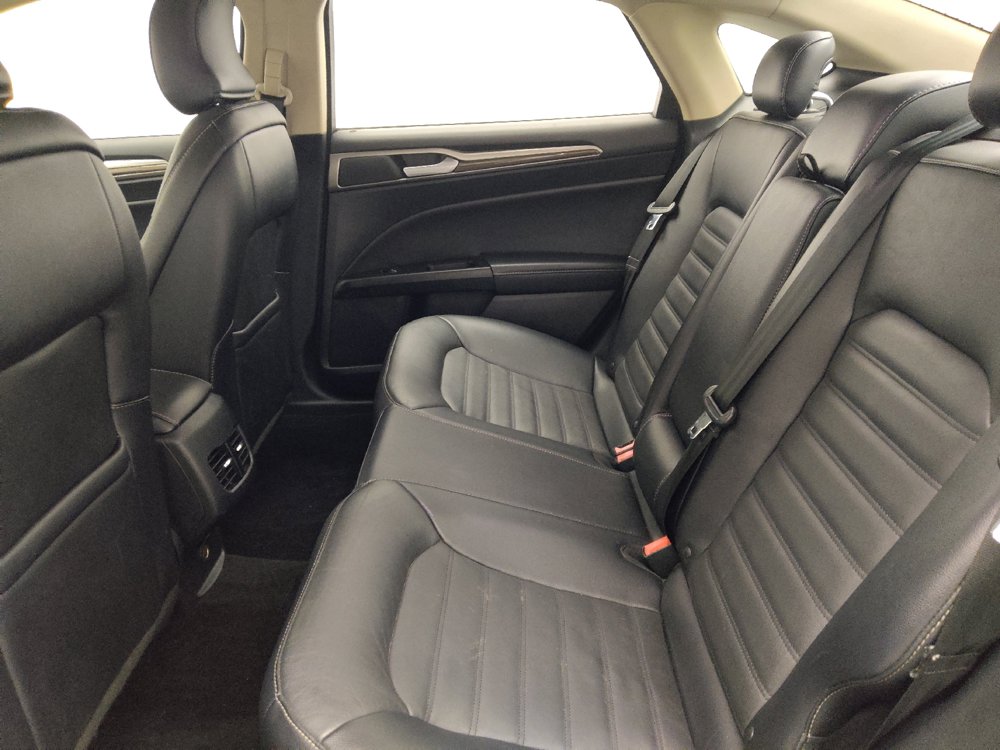 Used 2018 Ford Fusion SE w/ Fusion SE Technology Package FWD image 18