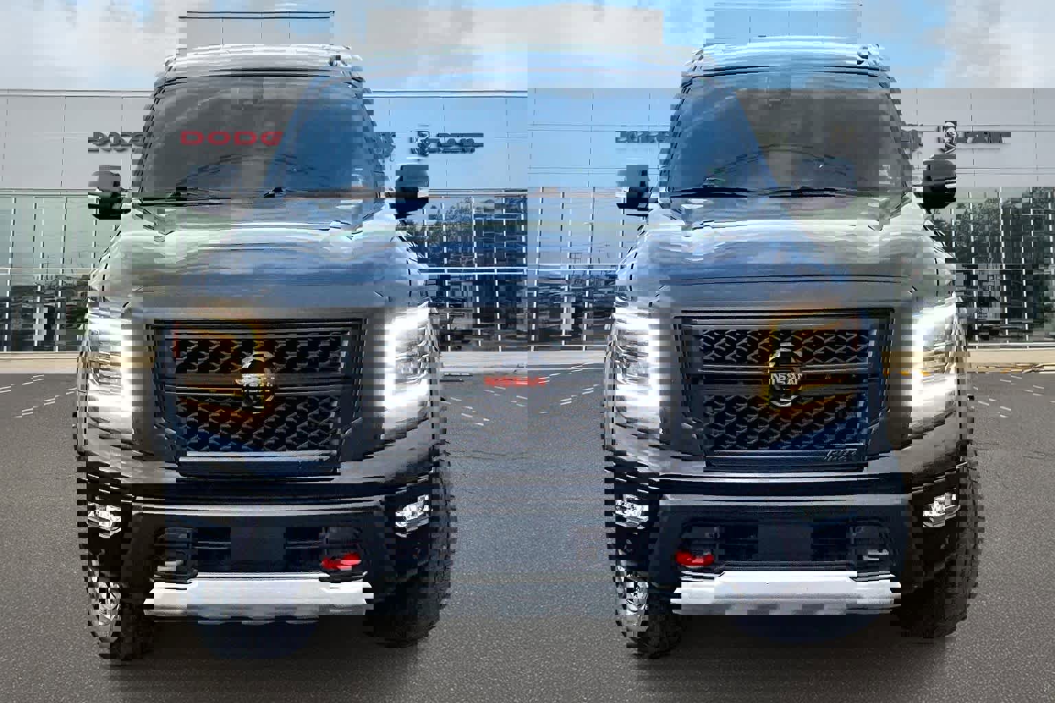 Used 2021 Nissan Titan PRO-4X w/ Pro-4x Convenience Package image 6