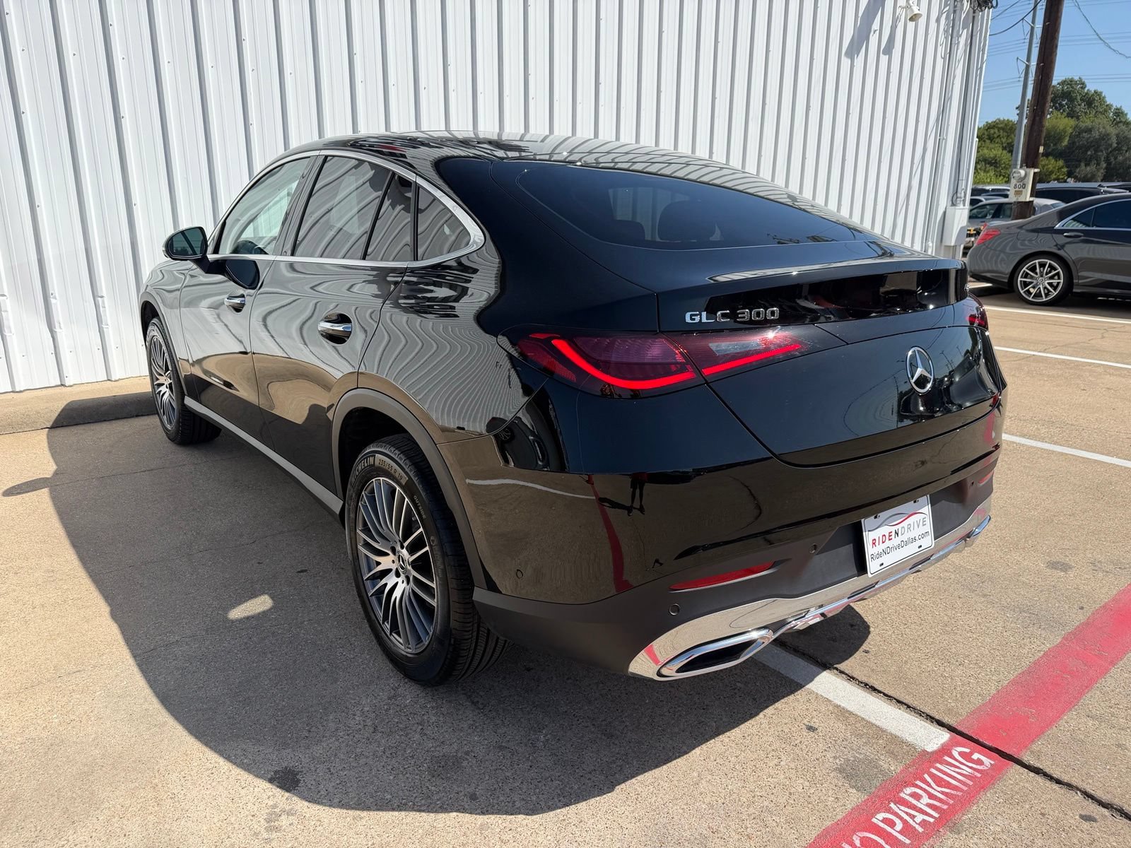 Used 2025 Mercedes-Benz GLC 300 4MATIC image 4