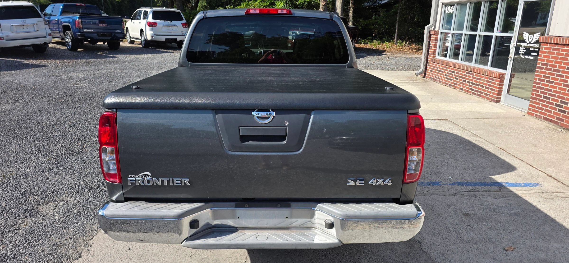 Used 2009 Nissan Frontier SE w/ SE Value Truck Pkg AWD/4WD image 7