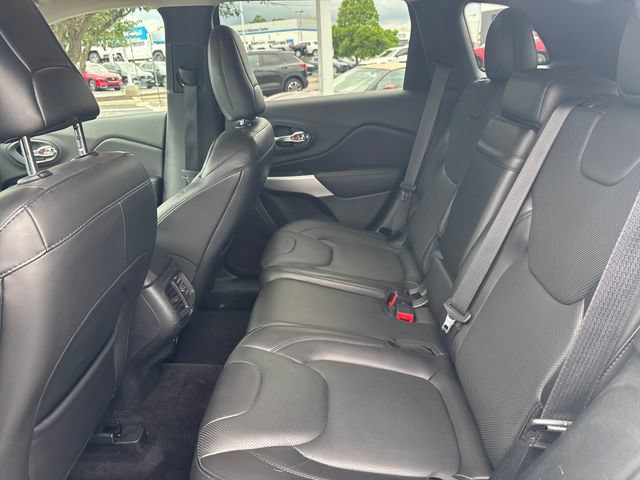 Used 2018 Jeep Cherokee Overland AWD/4WD image 19