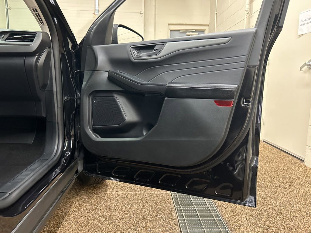 Used 2025 Ford Escape Active image 16