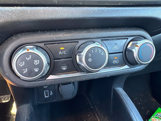 Used 2021 Nissan Versa S FWD image 31