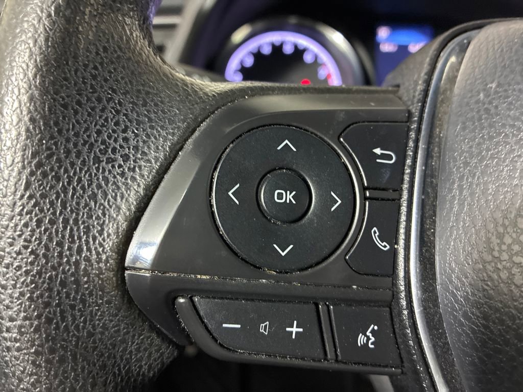 Used 2019 Toyota Camry LE image 10