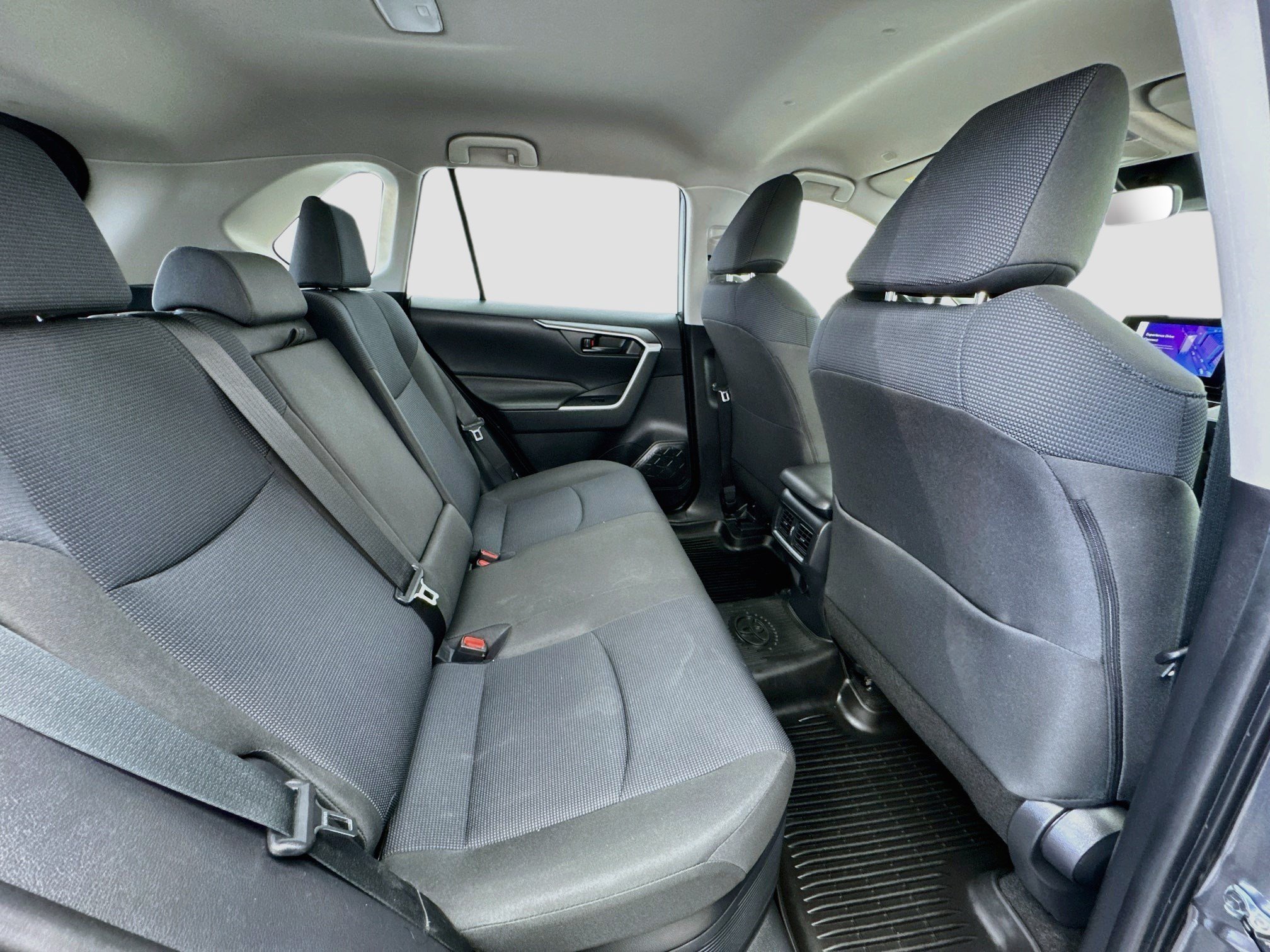 Used 2025 Toyota RAV4 LE AWD/4WD image 18