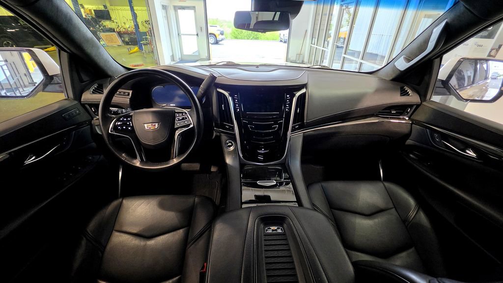 Used 2019 Cadillac Escalade Platinum AWD/4WD image 22