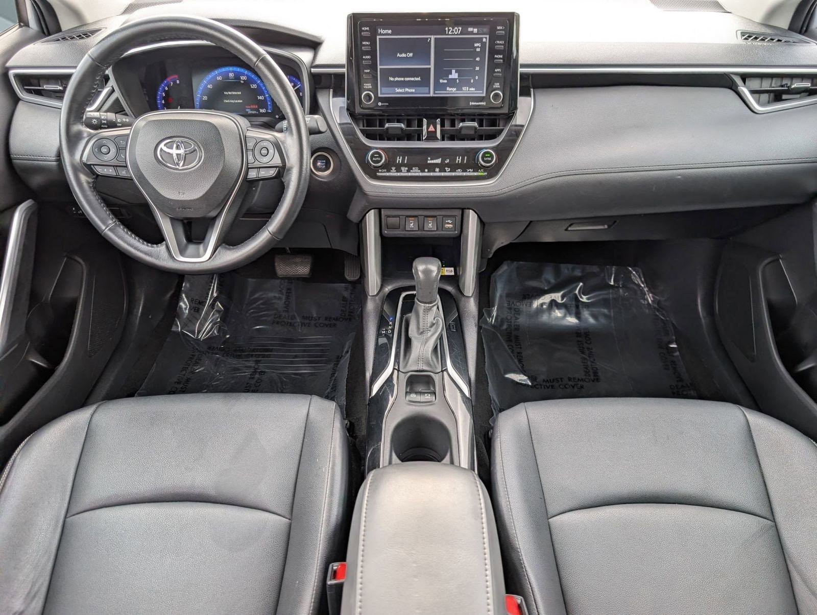 Used 2022 Toyota Corolla Cross XLE image 26