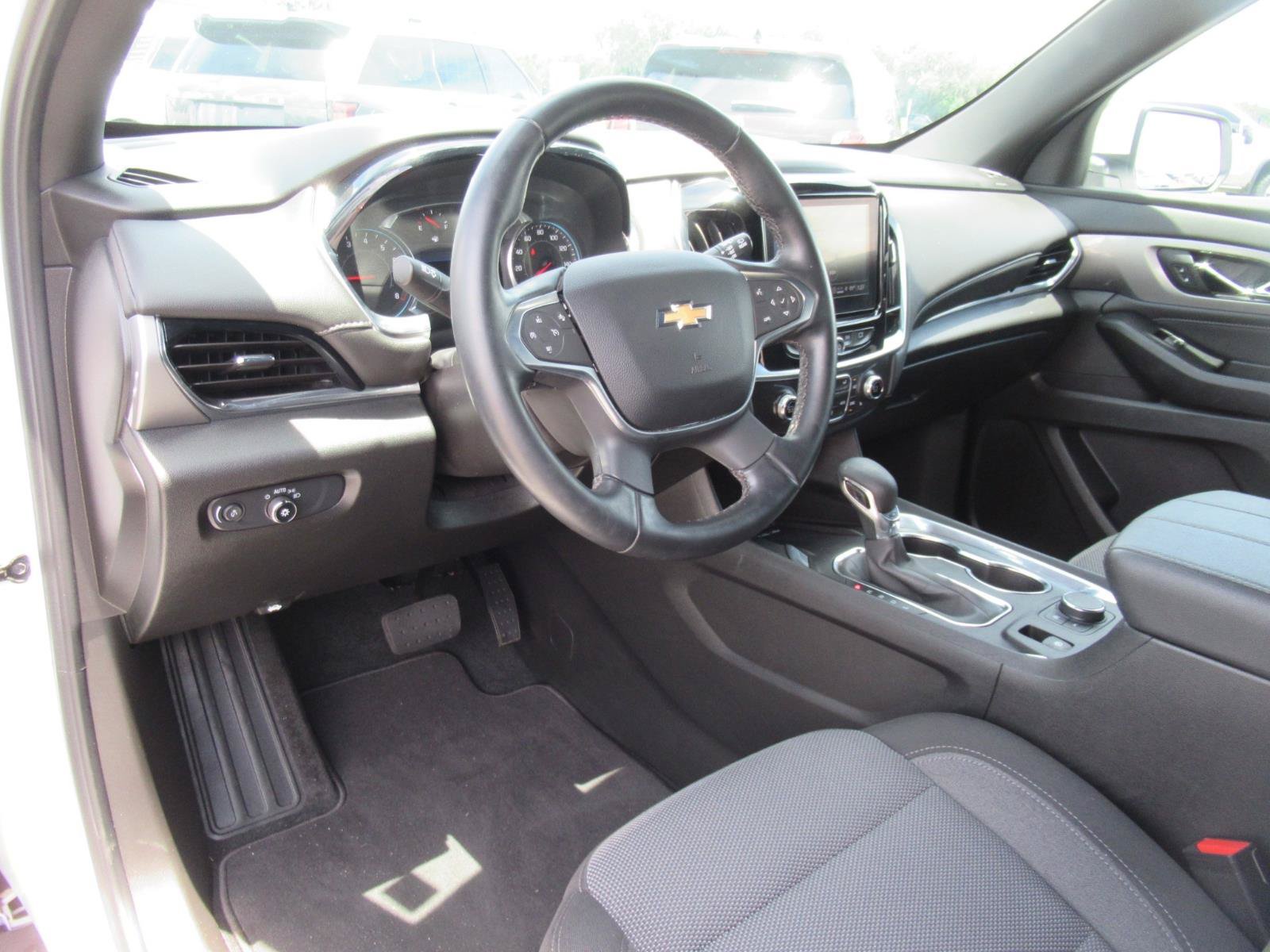 Used 2023 Chevrolet Traverse LT FWD image 16