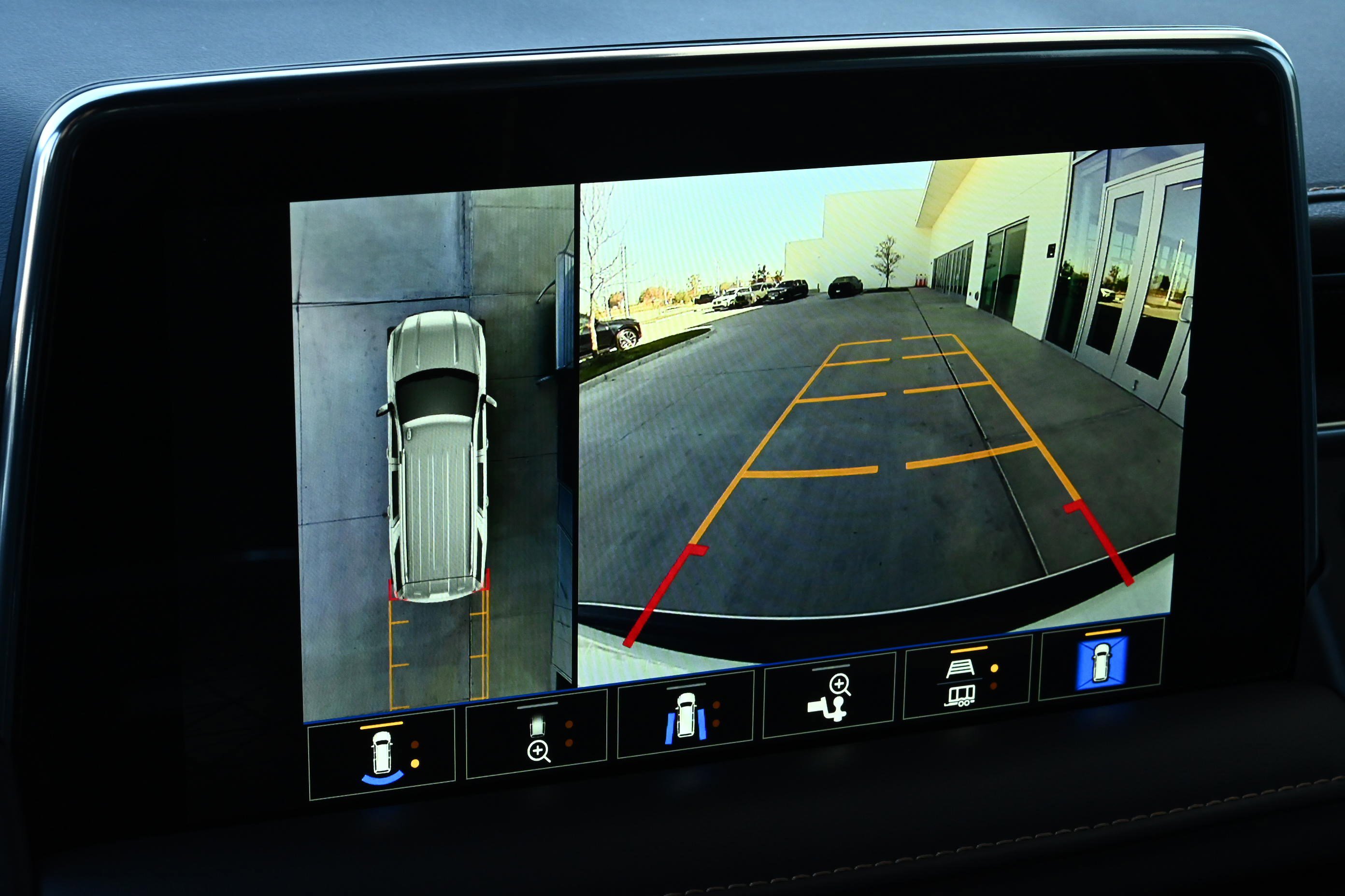 Used 2024 GMC Yukon AT4 w/ Technology Package image 17