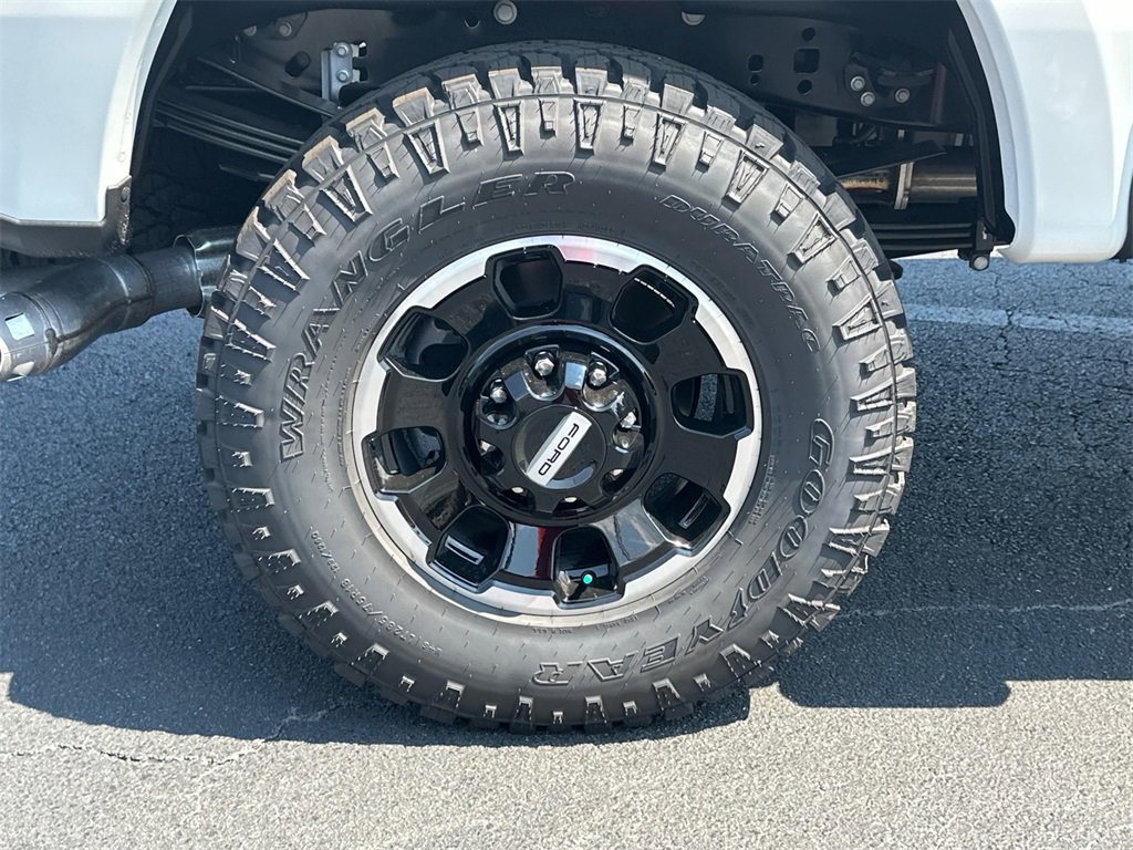 New 2025 Ford F350 4x4 Crew Cab Super Duty image 17
