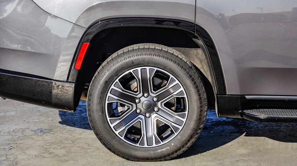 Certified 2024 Jeep Wagoneer Series II image 12