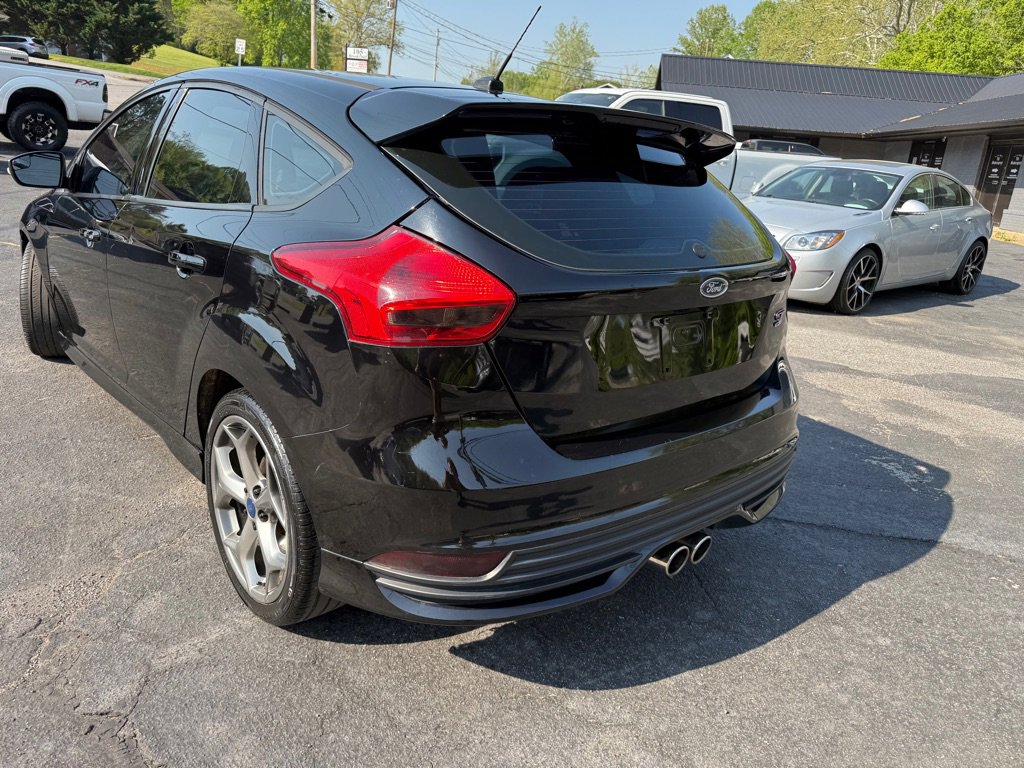 Used 2017 Ford Focus ST w/ Equipment Group 401A FWD image 26