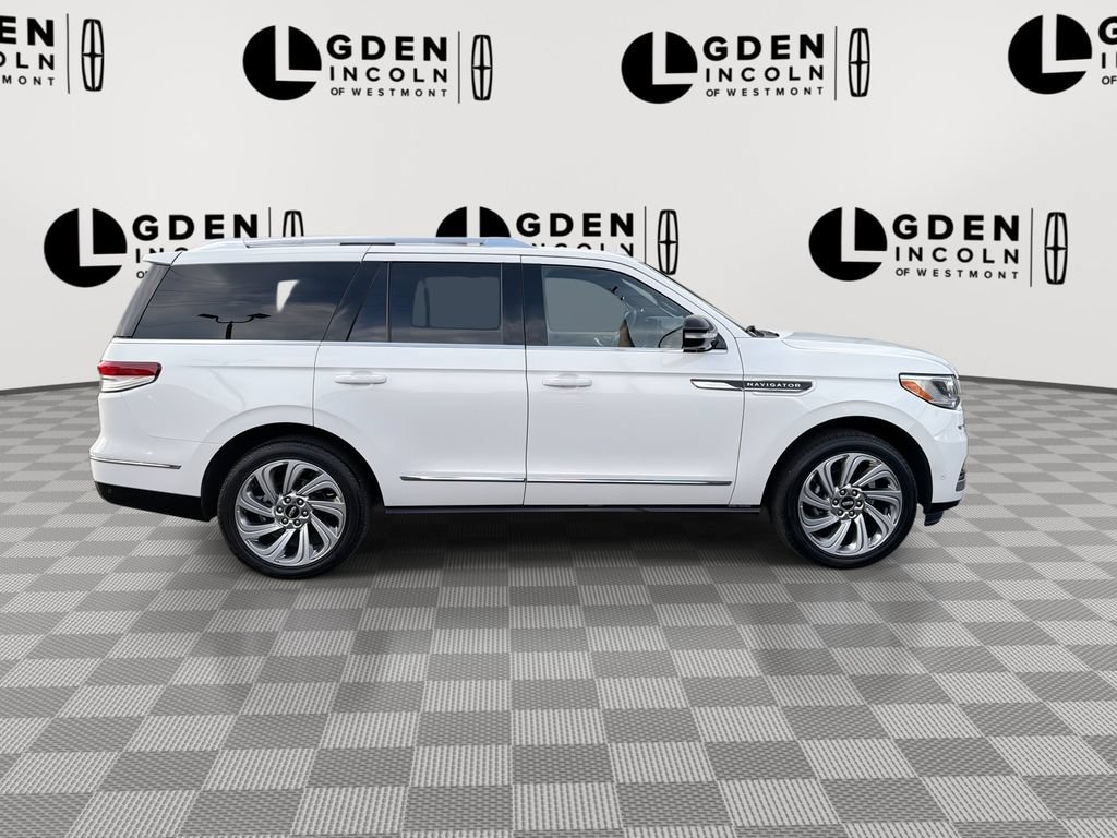 Certified 2024 Lincoln Navigator Reserve AWD/4WD image 9