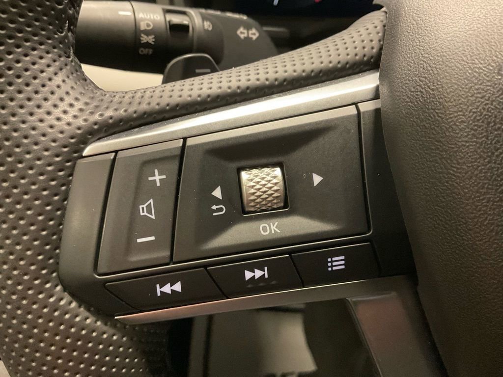 Used 2025 Mitsubishi Outlander AWD image 15