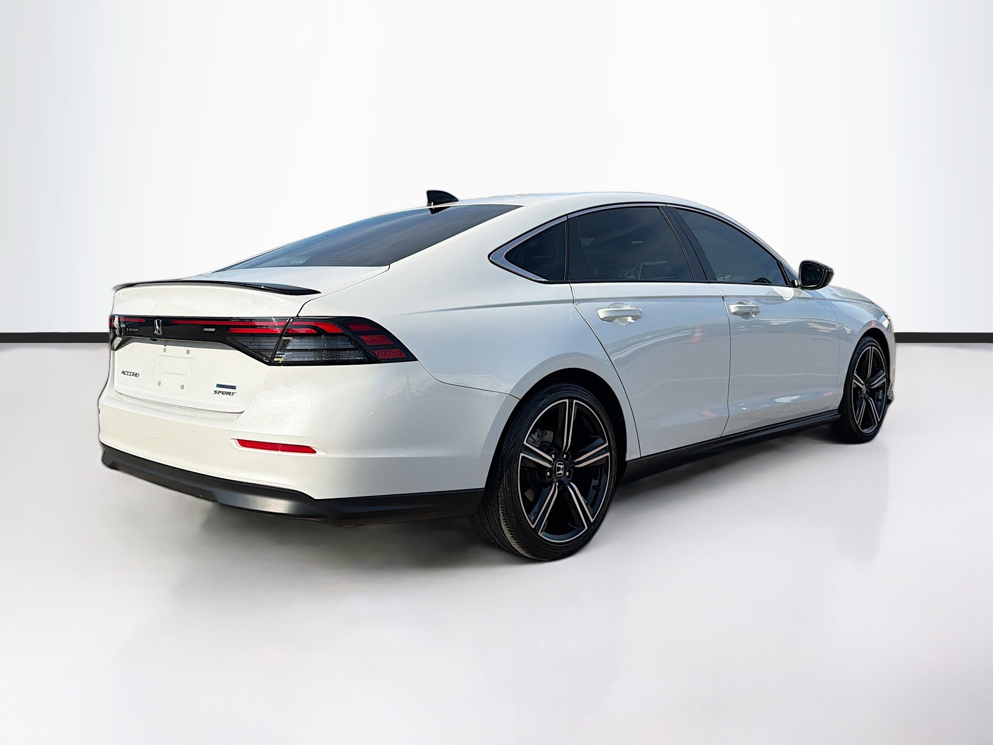 Used 2024 Honda Accord Sport image 3