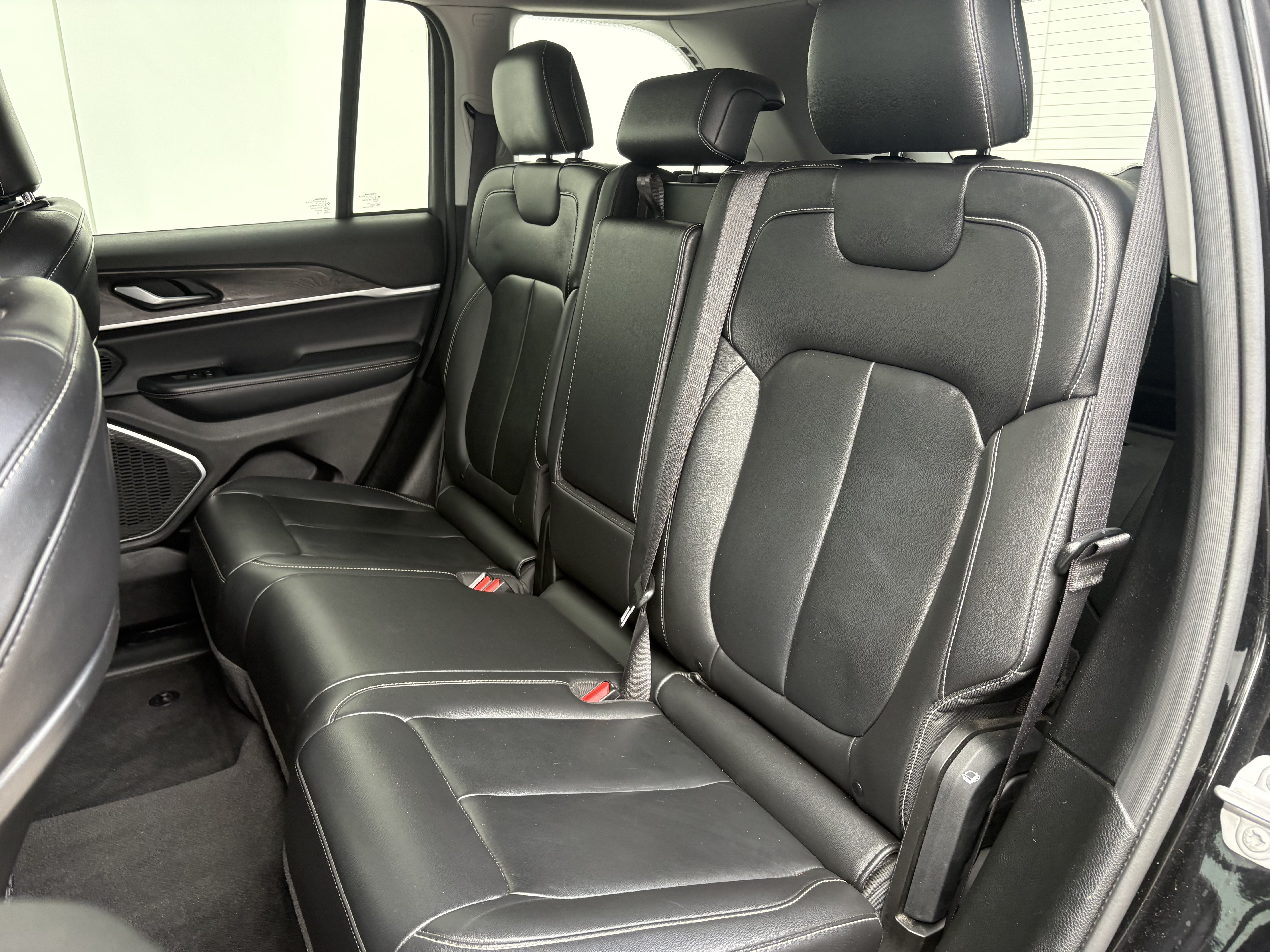 Used 2022 Jeep Grand Cherokee Limited AWD/4WD image 12