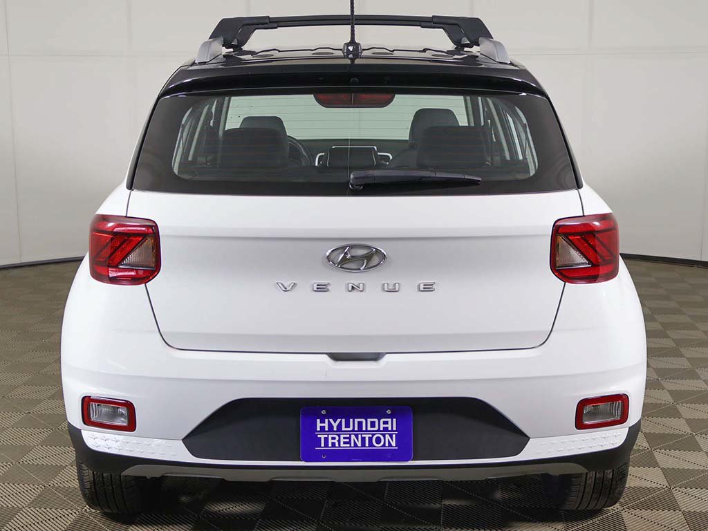 Certified 2024 Hyundai Venue Limited FWD image 13