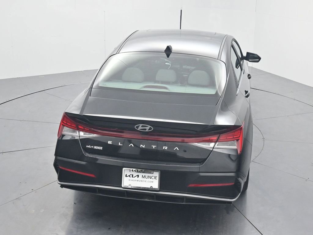 Used 2025 Hyundai Elantra SEL image 46