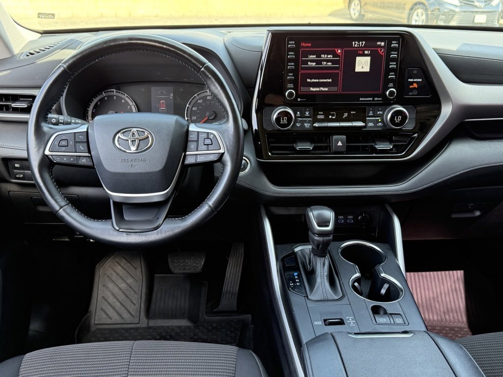 Certified 2022 Toyota Highlander LE image 30
