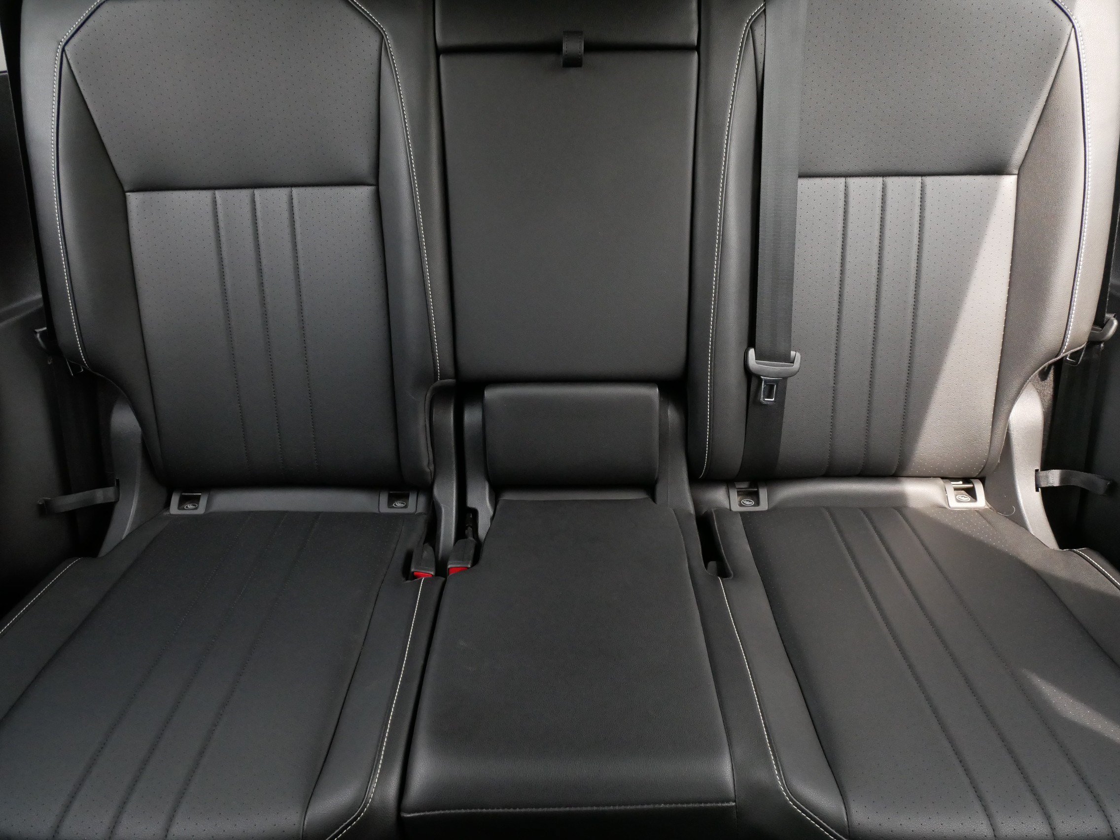 Certified 2023 Volkswagen Tiguan SE w/ Panoramic Sunroof Package AWD/4WD image 13