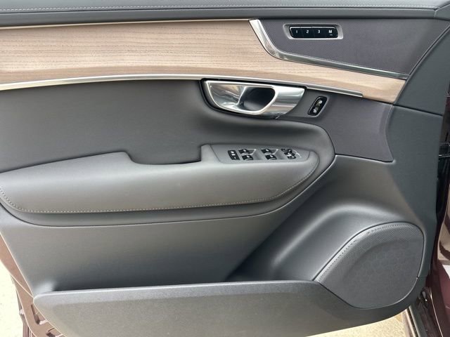 New 2026 Volvo XC90 B5 Core w/ Protection Package Premier image 13