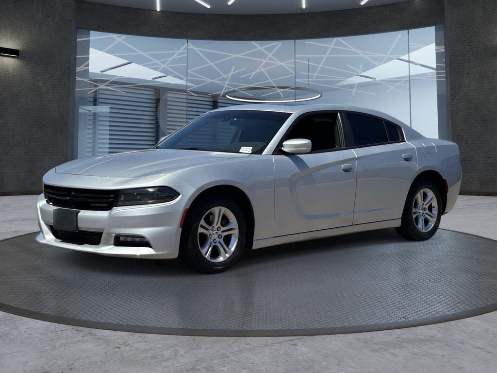 Used 2022 Dodge Charger SXT w/ Driver Convenience Group RWD image 2