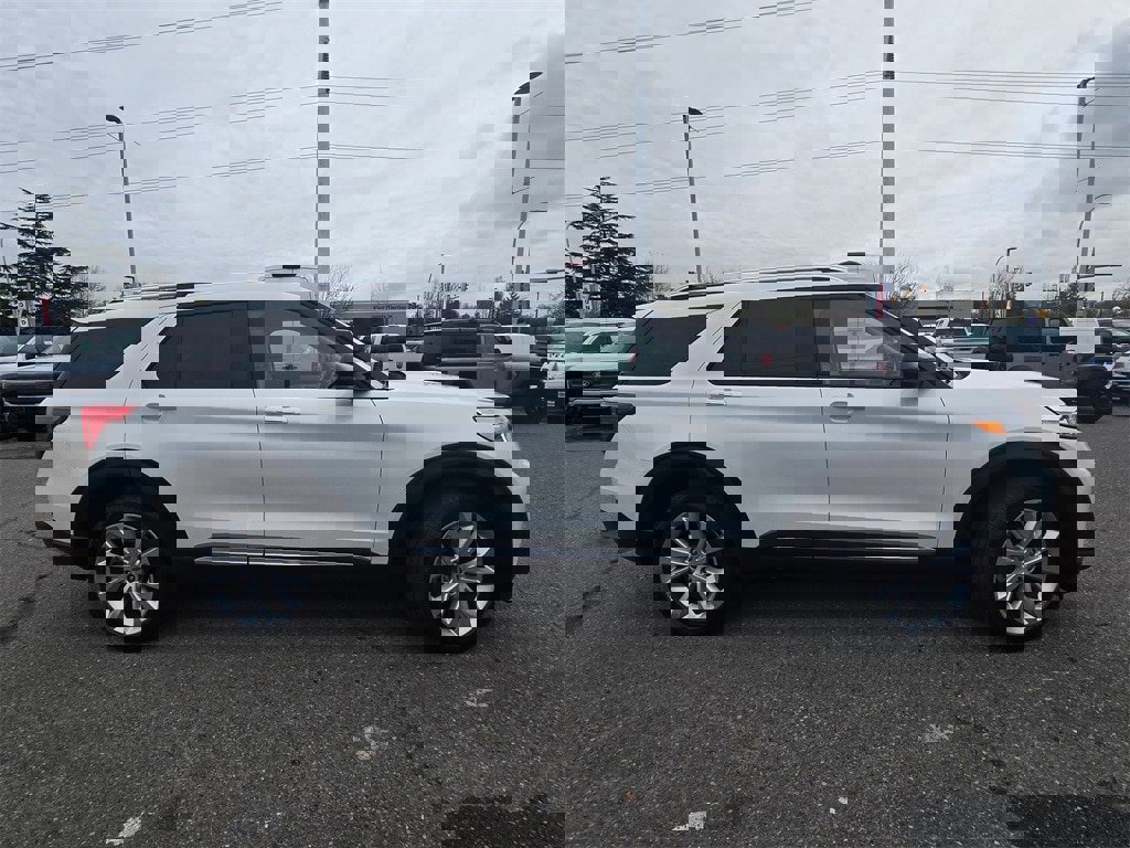 Used 2022 Ford Explorer Platinum w/ Equipment Group 601A image 4