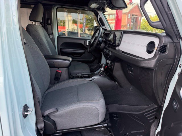 Used 2024 Jeep Wrangler Unlimited w/ Convenience Group AWD/4WD image 24
