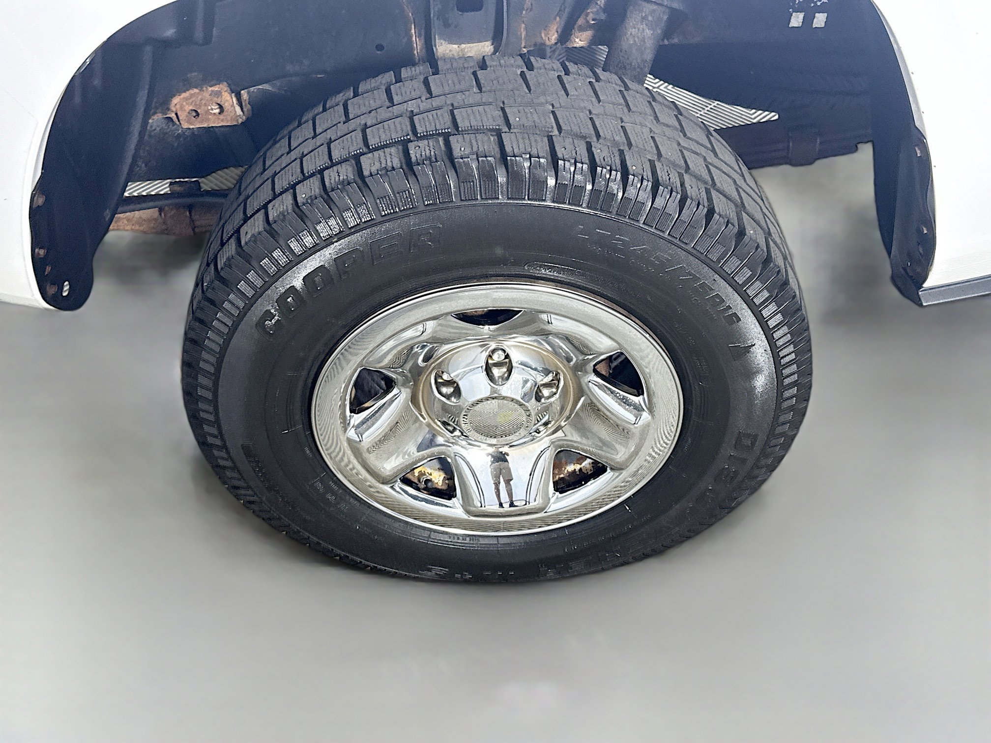 Used 2017 Toyota Tacoma SR image 32