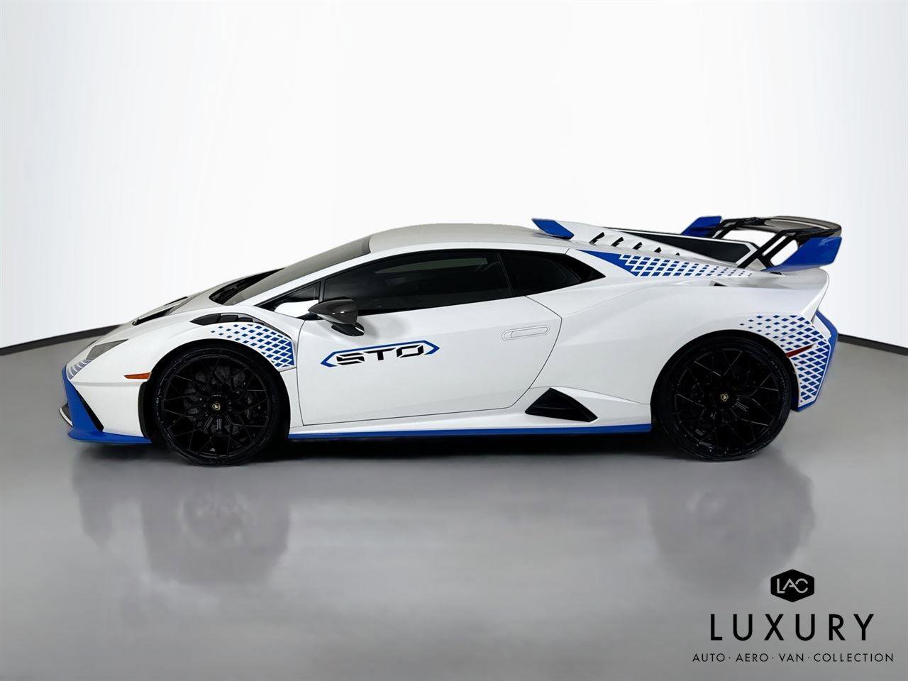 Used 2022 Lamborghini Huracan STO RWD image 9