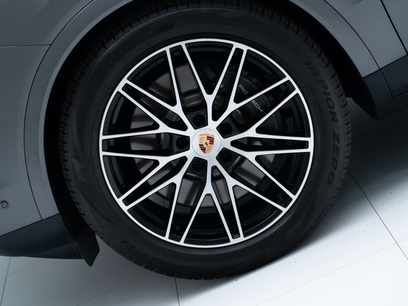 Certified 2025 Porsche Cayenne GTS AWD/4WD image 12