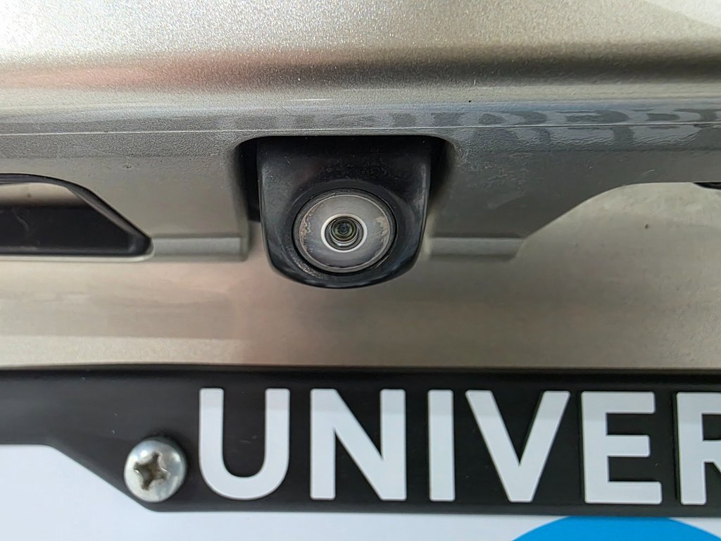 Used 2015 Toyota Highlander Limited w/ Driver Technology Package image 29