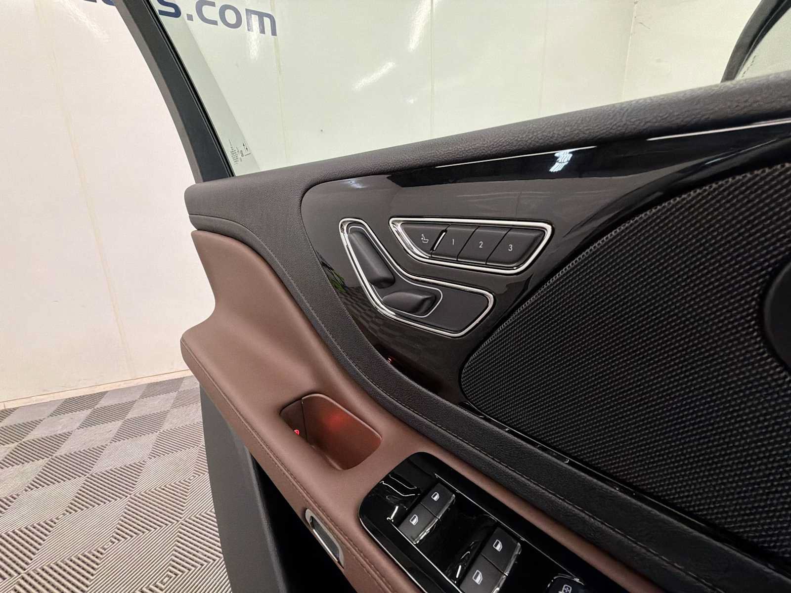 Used 2026 Lincoln Aviator Reserve w/ Jet Appearance Package AWD/4WD image 14