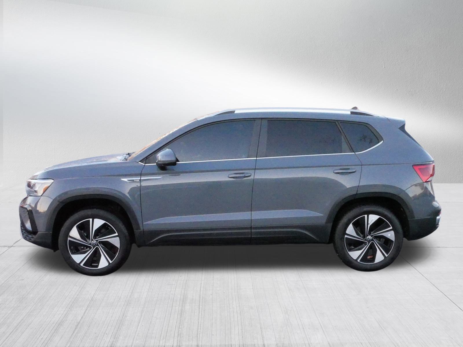 Used 2024 Volkswagen Taos SE image 4