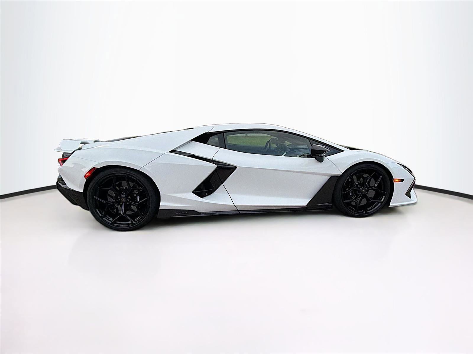 Used 2024 Lamborghini Revuelto image 42