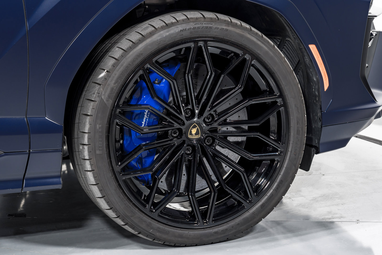 Used 2025 Lamborghini Urus SE AWD/4WD image 52