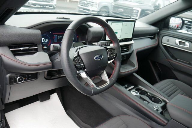 Used 2025 Ford Explorer ST-Line w/ Premium Package image 17