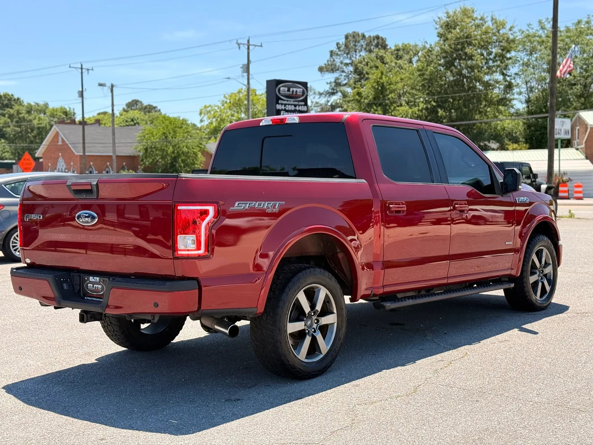 Used 2015 Ford F150 XLT w/ Equipment Group 302A Luxury AWD/4WD image 9