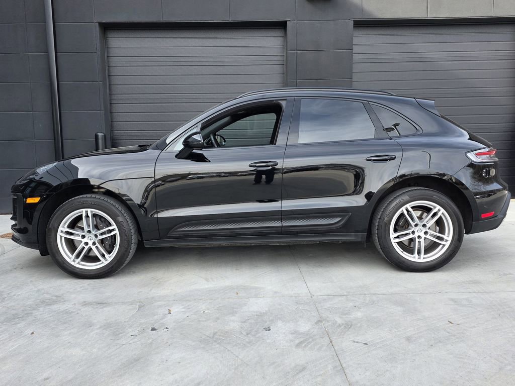Certified 2023 Porsche Macan Turbo image 2